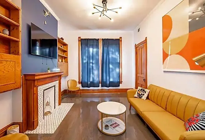 Lincoln Park 3 Bedroom Penthouse *