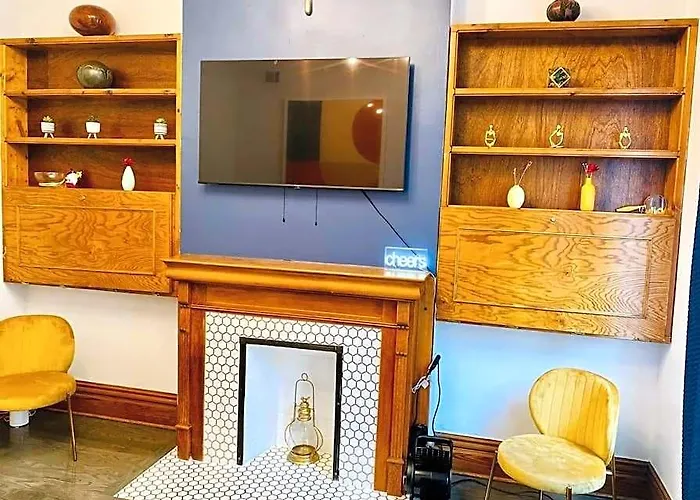 Lincoln Park 3 Bedroom Penthouse * Chicago