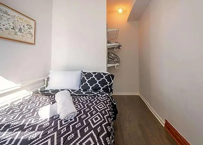 Lincoln Park 3 Bedroom Penthouse Chicago