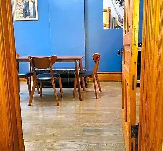 Lincoln Park 3 Bedroom Penthouse * Chicago