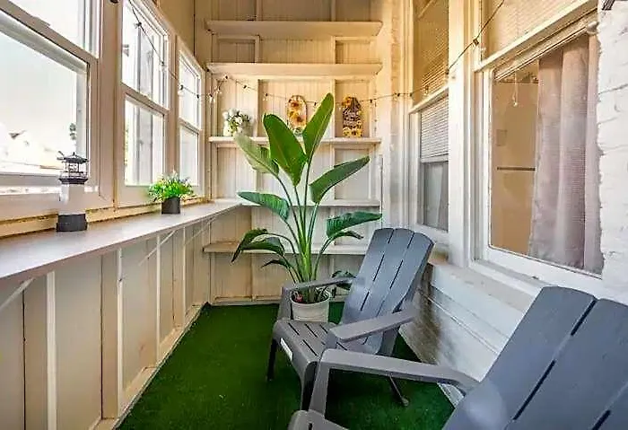 Lincoln Park 3 Bedroom Penthouse