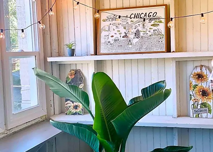 Lincoln Park 3 Bedroom Penthouse *