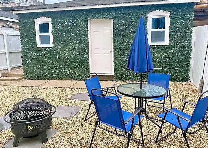 Lincoln Park 3 Bedroom Penthouse * Chicago